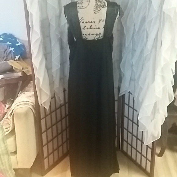 Nikki Mac black long evening gown. Size 18 - Picture 6 of 8